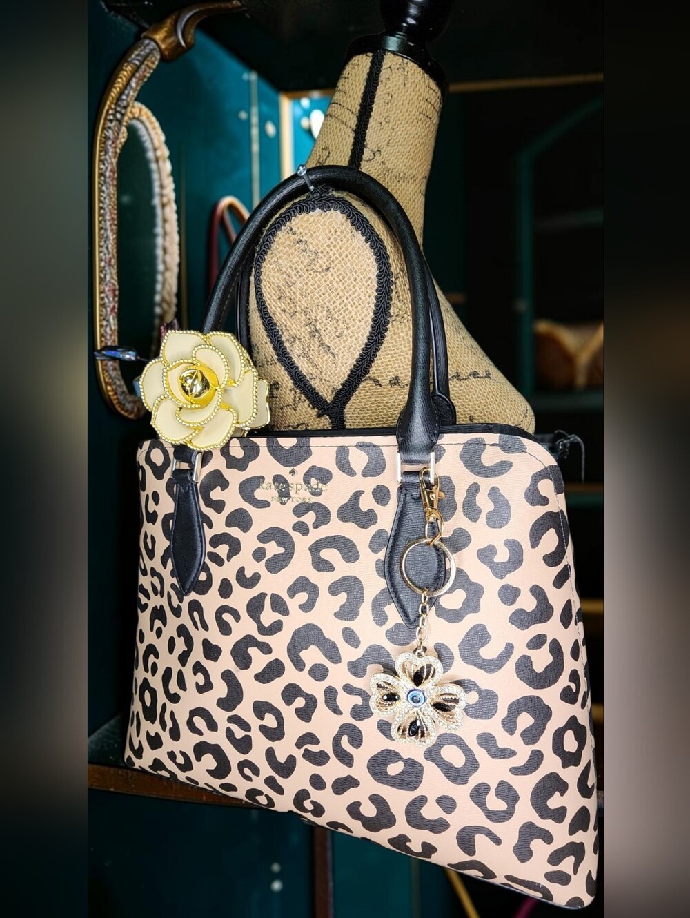 **SOLD**Kate Spade New York Darcy Graphic Leopard Large Satchel - Picture 12 of 16